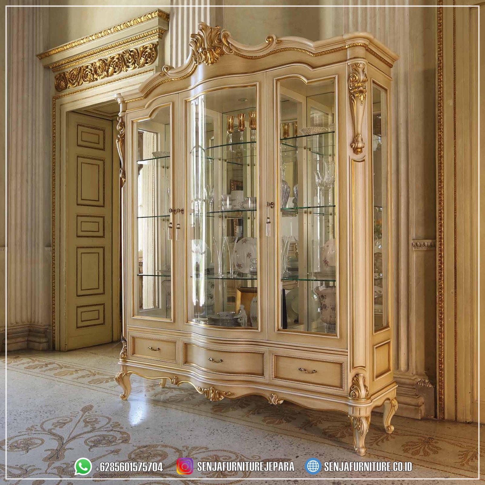 Lemari Hias Klasik Sudut Gaya Rumah Mewah Eropa Lemari Hias Klasik, Lemari Hias Mewah, Lemari Hias Ruang Tamu, Lemari Hias Kayu Jati, Lemari Hias Minimalis, Lemari Hias Kaca, Lemari Hias Sudut, Lemari Hias TV, Bufet Lemari Hias, Model Lemari Sudut, Lemari Hias Terbaru